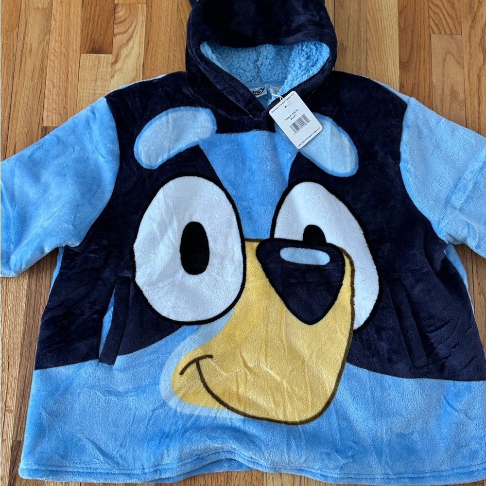 Oversized Bluey Hooded Blanket with Ears - Picture 3 of 3